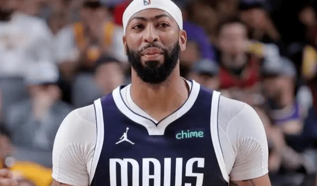 首节结束, 努尔基奇连, 爵士保留最 首节结束, 努尔基奇连, 爵士保留最